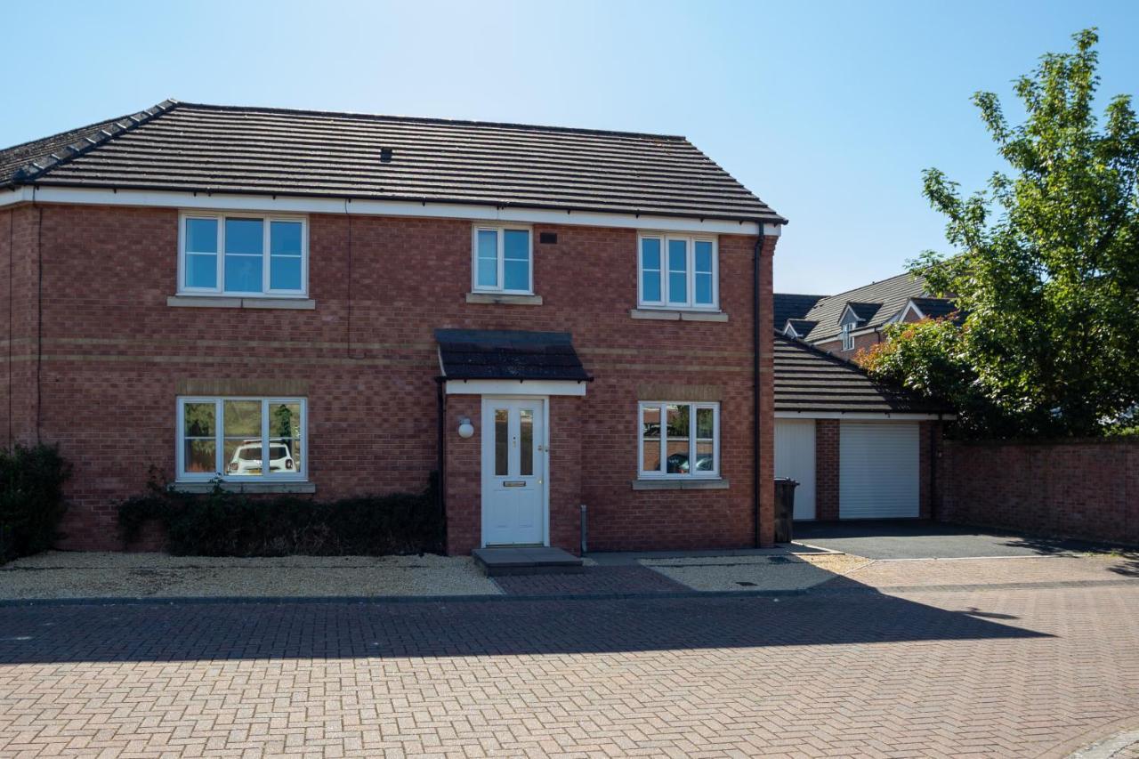 Hereford - Finch House - Modern 4 Bedroom House Located In South Hereford, Dog Friendly With Nearby Countryside, Pool Table, Sleeps Up To 10 Guests - Hosted By Rentmyhouse Экстерьер фото